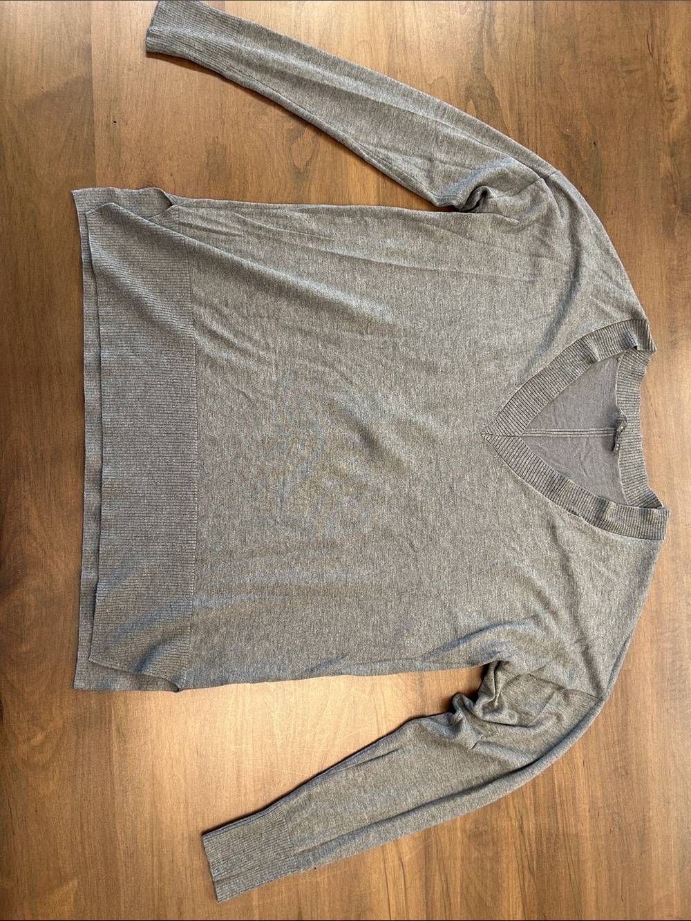 Elliott Lauren Men's Light Gray V-Neck Sweater